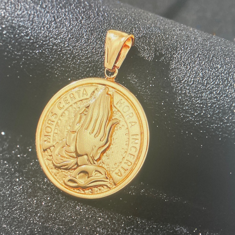 Gold Praying Hands Coin Pendant Necklace - Unbranded - Picture 2 of 2